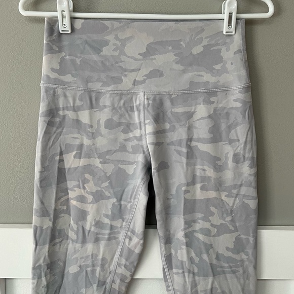Lululemon Wunder Under High-Rise Crop in Incognito Camo Jacquard - Picture 6 of 8